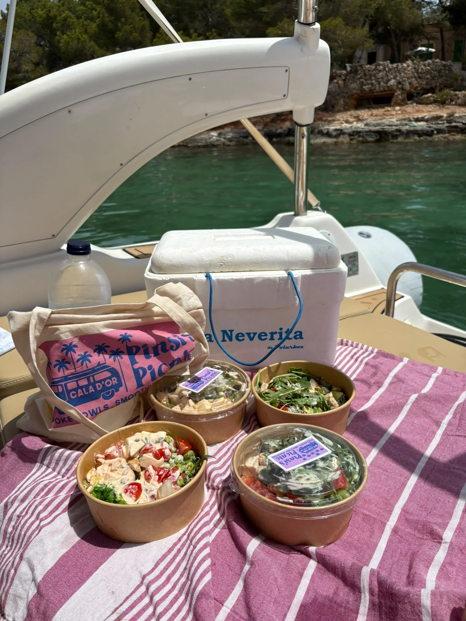 Poke bowls and takeaway from Pinsi's Picnic on a boat in Cala d'Or Poke bowls and takeaway from Pinsi's Picnic on a boat in Cala d'Or
