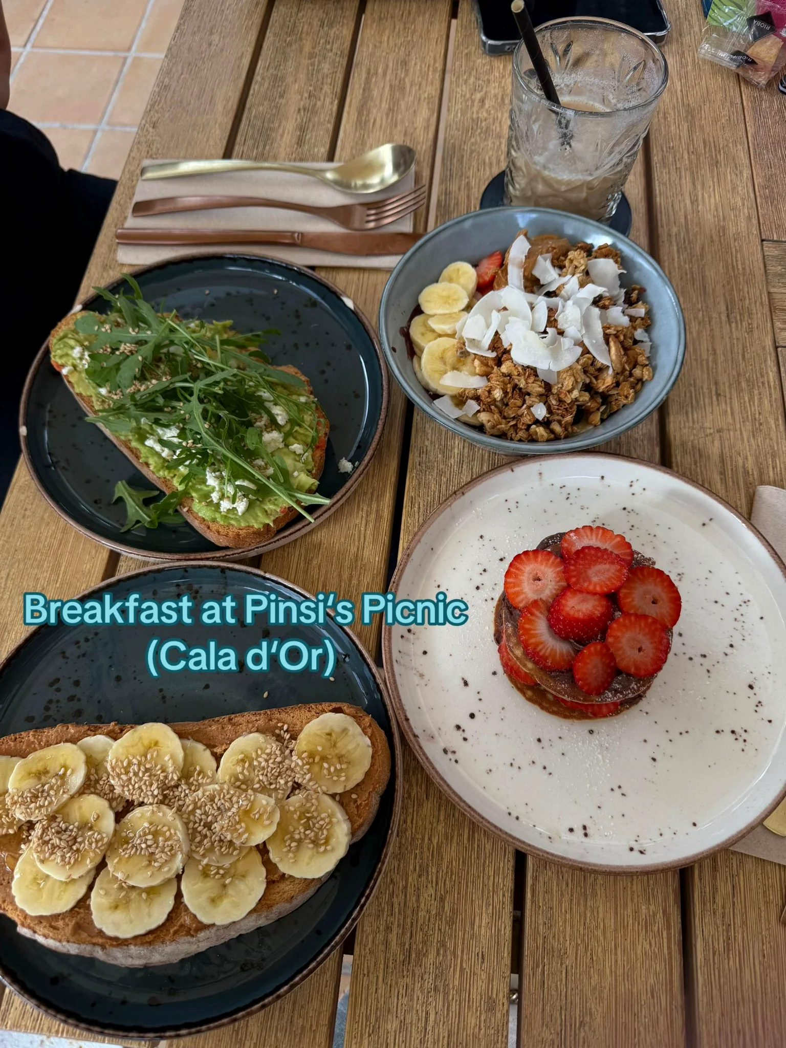 Desayuno completo en Pinsi’s Picnic Cala d’Or Desayuno completo en Pinsi’s Picnic Cala d’Or