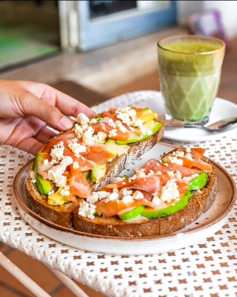 Tosta de salmón y aguacate Tosta de salmón y aguacate